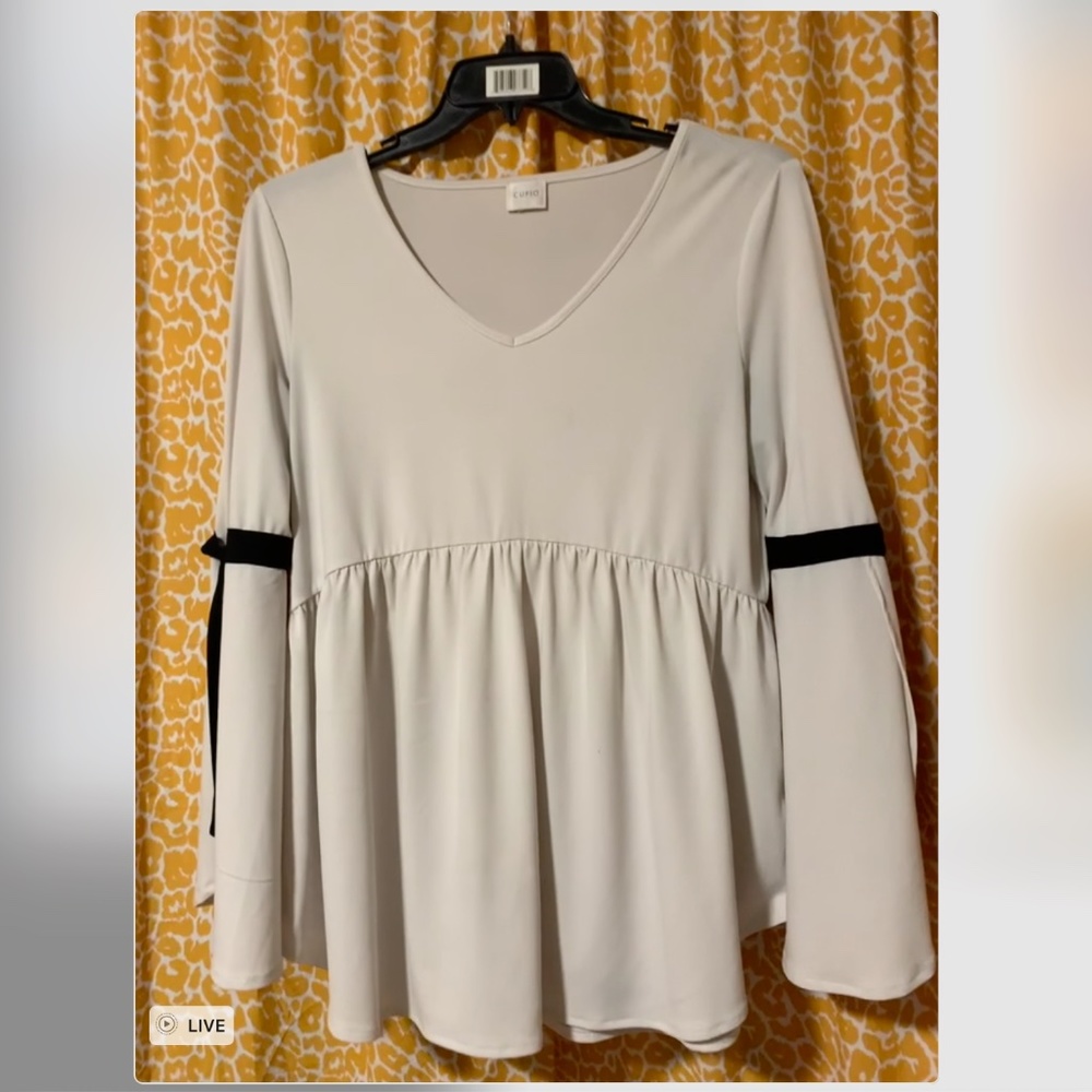 Cupio Flare Sleeve Top